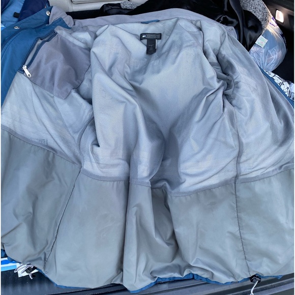 REI - Women’s warm Jacket - Picture 7 of 10